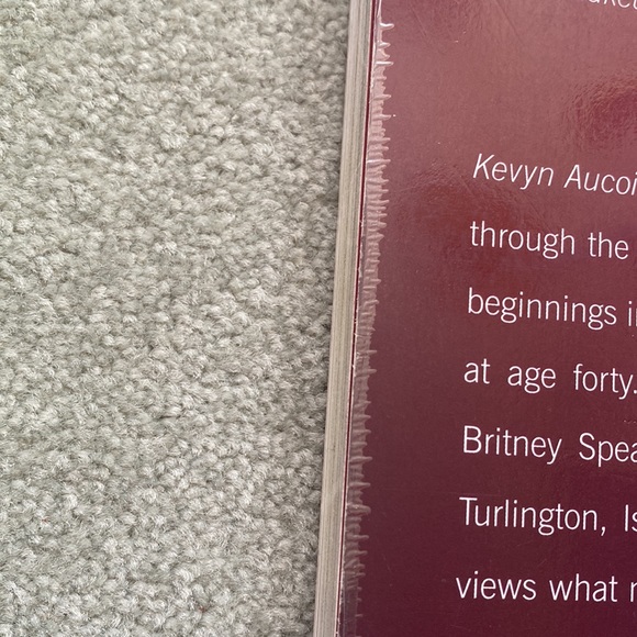 Kevyn Aucoin A Beautiful Life Book - Picture 3 of 4